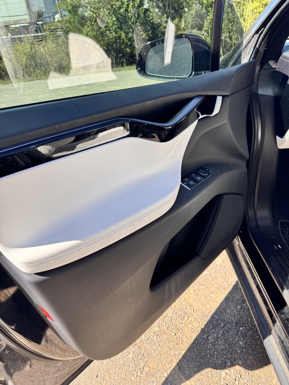 Interior door panel
